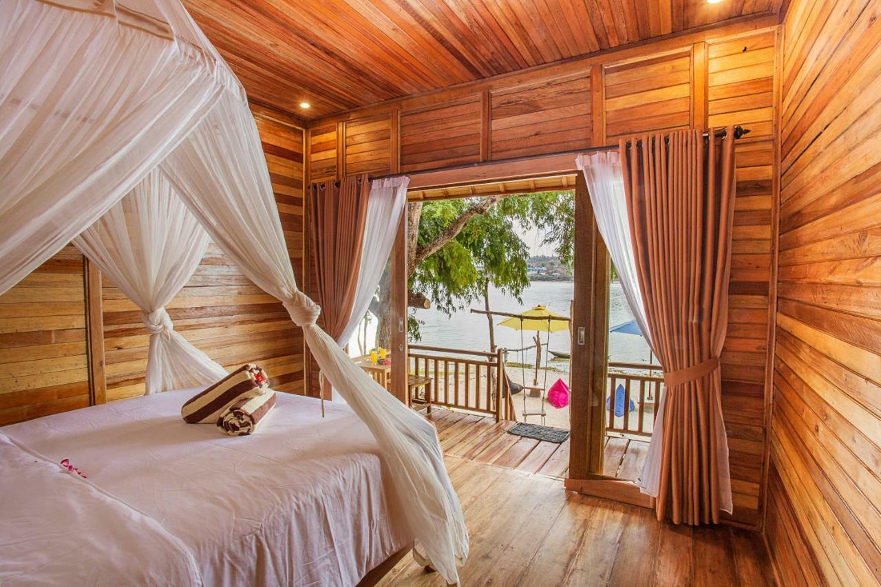 Wooden Beach Sunset Cottages レンボンガン島 エクステリア 写真