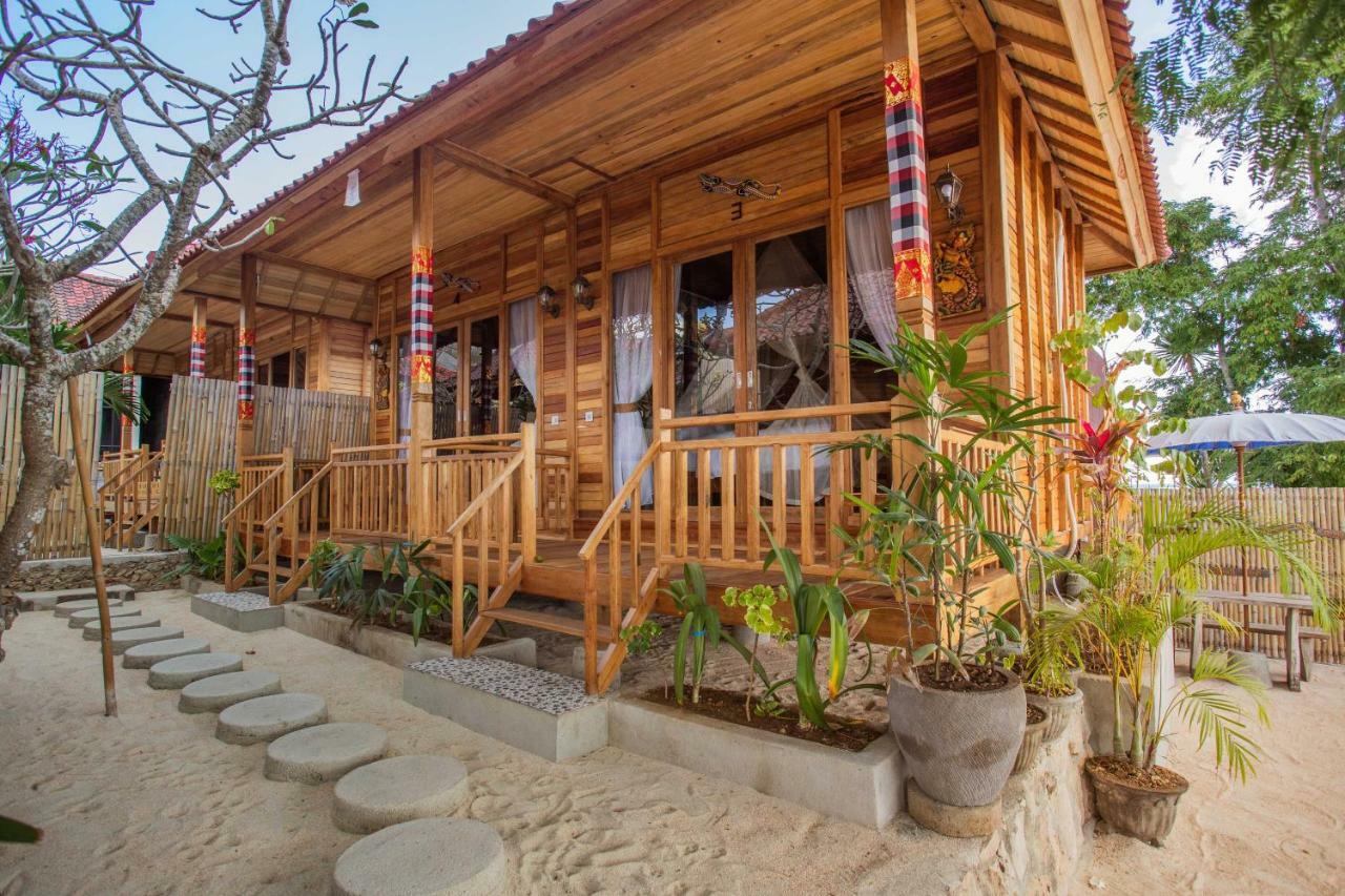 Wooden Beach Sunset Cottages レンボンガン島 エクステリア 写真