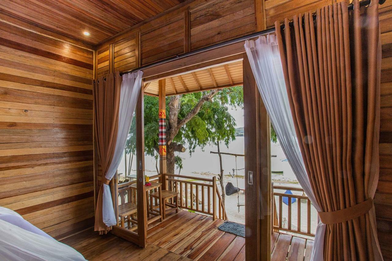 Wooden Beach Sunset Cottages レンボンガン島 エクステリア 写真