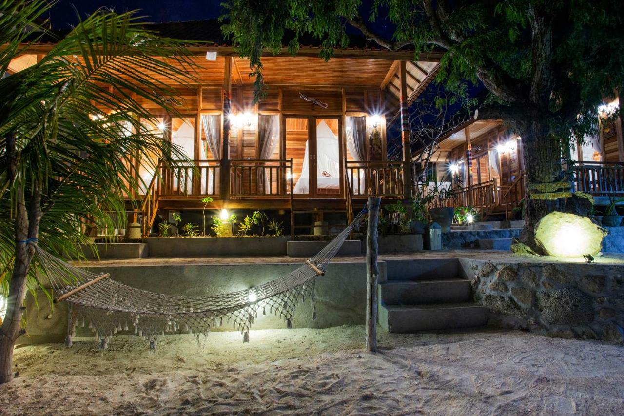 Wooden Beach Sunset Cottages レンボンガン島 エクステリア 写真