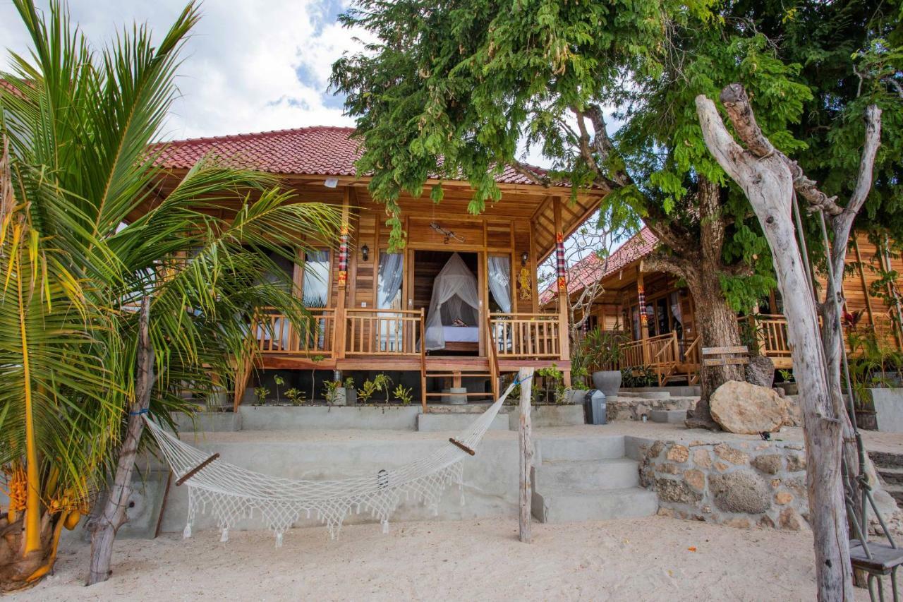 Wooden Beach Sunset Cottages レンボンガン島 エクステリア 写真